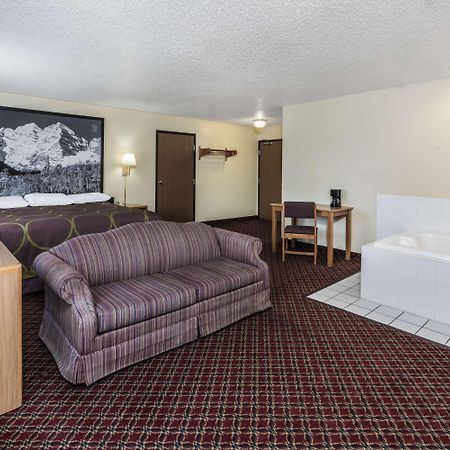 Super 8 By Wyndham Fountain Hotel Exterior foto