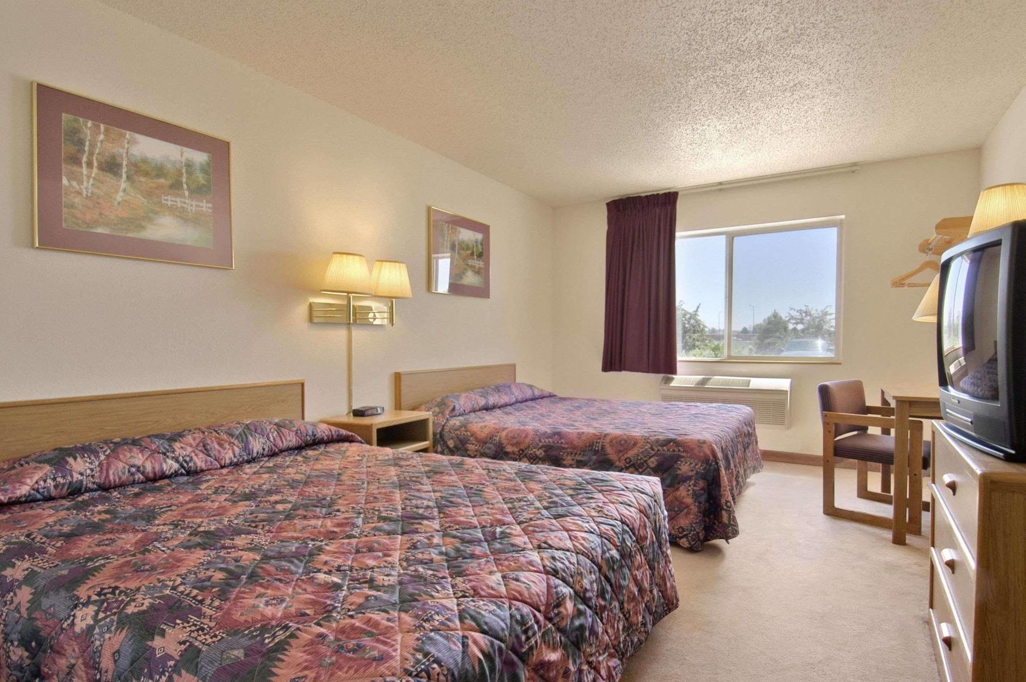 Super 8 By Wyndham Fountain Hotel Exterior foto